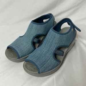 EUC Bzees Dream Wedge Sandal